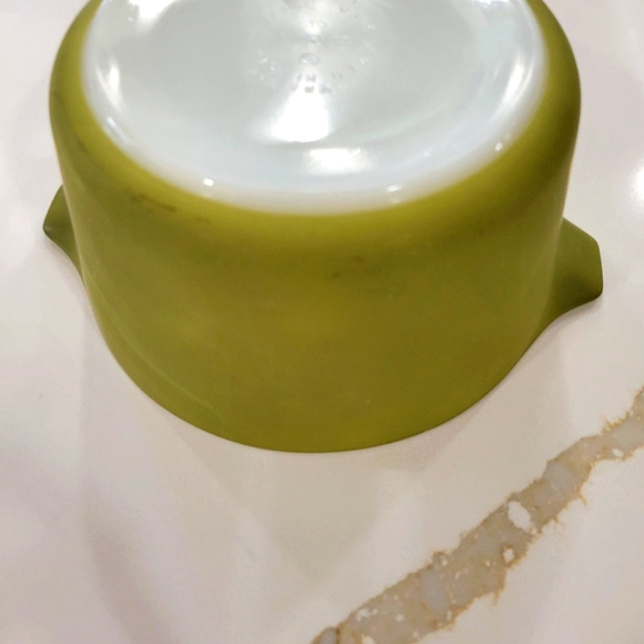 Pyrex 1 Qt casserole dish - Picture 2 of 2